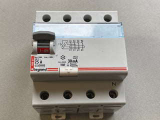 Legrand FI Schutzschalter 25 A 30 mA 4 polig 08864 gebraucht0
