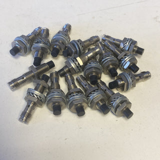 16x Omron E2A-S08KN04-M5-B2 Induktive Näherungssensoren – M8, 4mm, PNP NC2