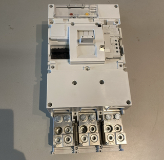 Eaton Moeller NZMN4-AE1250 Leistungsschalter 1250A + NZM4-XUHIV Unterspannung