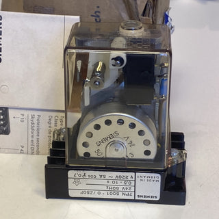 Siemens 7PN5051-1/Z52D Zeitrelais 220V 1–20s 7PN50 neu o. OVP