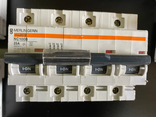 Merlin Gerin Multi9 NC100B C25 Leitungsschutzschalter 3P 25A geb0