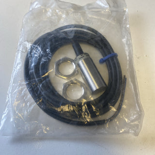Omron E2E-X1R5E1 2M Induktiver Näherungssensor | M8 NPN NO | NEU & OVP