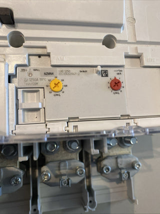 Eaton Moeller NZMN4-AE1250 Leistungsschalter 1250A + NZM4-XUHIV Unterspannung