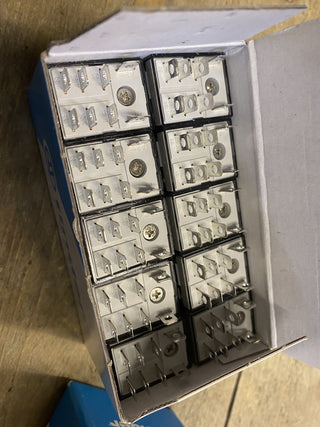 Finder Steckrelais 56.32.9.024.0040 – 24V DC / 12A – NEU1
