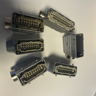 Posten mit 6 Harting Stecker1