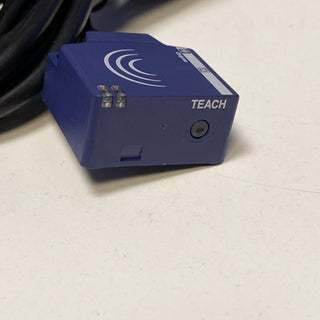 Telemecanique XS8E1A1PBL2 Induktiver Sensor – Neu & Unbenutzt – OsiSense XS3
