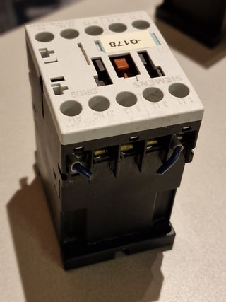 SIEMENS 3RT1016-1BB42 3-pole contactor2