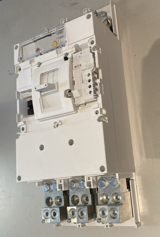 Eaton Moeller NZMN4-AE1250 Leistungsschalter 1250A + NZM4-XUHIV Unterspannung