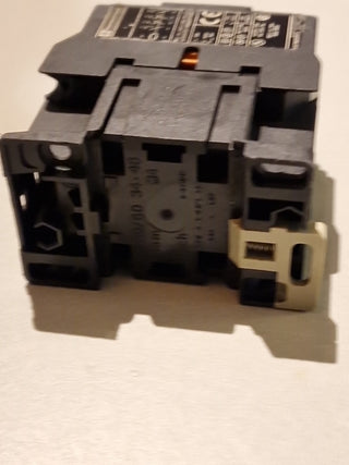 Telemecanique Hilfsschütz CA2DN22P7 control relay 230V 50/60Hz leicht beschädigt5