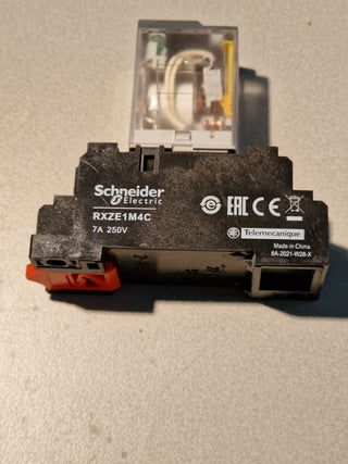 Schneider Mini Steckrelais inkl. RelaissockelP/N RXM4LB2B7 RXZE1M4C #91