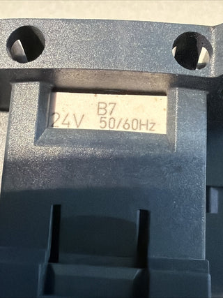 Telemecanique Hilfsschütz CAD32B7; 24V 50/60Hz4