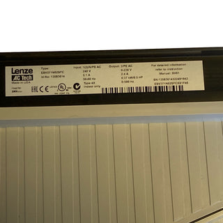 Lenze AC Tech SMVector Frequenzumrichter (VFD Drive Inverter). ESV371N02SFC3
