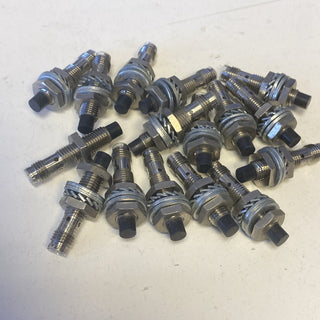16x Omron E2A-S08KN04-M5-B2 Induktive Näherungssensoren – M8, 4mm, PNP NC1