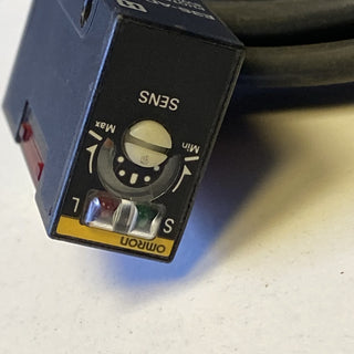 Omron E3S-A Kubisch Optischer Sensor, Diffus, Bereich 100 mm, PNP Ausgang, Ansch6