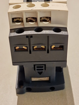 Schneider Electric Leistungs Schütz  Typ LC1D18BL    24V    32A   3