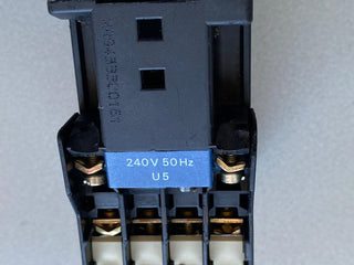 Telemecanique CA2DN40 Hilfsschütz / Steuerrelais - 240V AC - 4 Schließer (4 NO)2