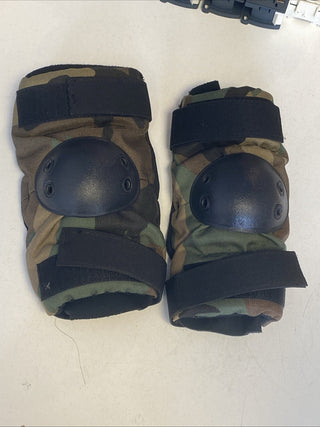 BPE-USA Militär Ellbogenschützer Woodland Camo – TOP Zustand]