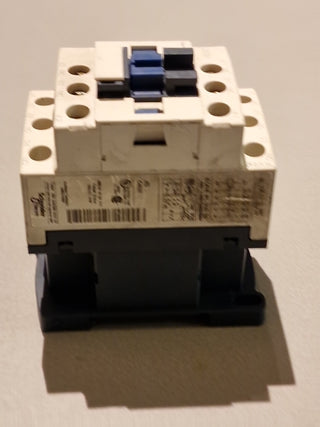 Telemecanique Hilfsschütz CAD32B7 – 24V AC2
