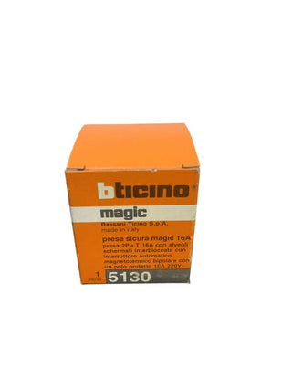 Bticino Magic 5130 Block mit 16A-Steckdose und 16A Sicherungsautomat, Serie Verd1