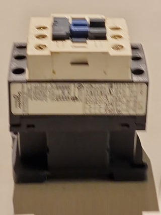 Schneider LC1D09 Contactor with P7 230V coil2