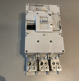 Eaton Moeller NZMN4-AE1250 Leistungsschalter 1250A + NZM4-XUHIV Unterspannung