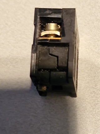 4x TELEMECANIQUE XEN-L2121 400V 10A NSNP4