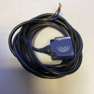 Telemecanique Induktiver Näherungssensor XS8E1A1PBL2 – NEU & Unverbaut0