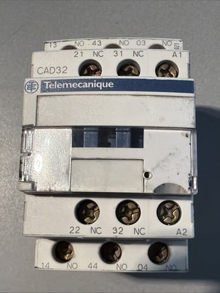 TELEMECANIQUE CAD32,500V 50/60Hz0