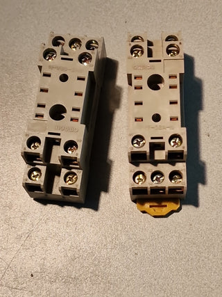 2x Omron PYF-08A-N Relais #93