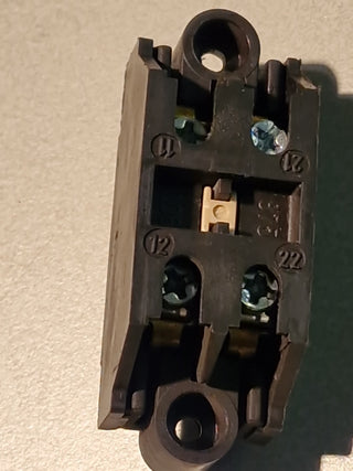Demag 87520544 Schaltelement VDE 0660 SESG Kran Steuerschalter Kontakteblock geb3