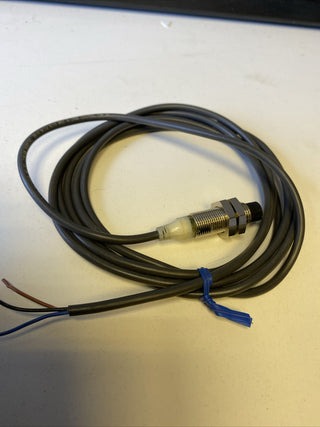 Omron E2A-M12KN08-WP-B1 Induktiver Näherungssensor – NEU1