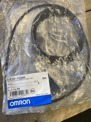Omron E32-TC200 Lichtwellenleitereinheit Lichtleiter-Einweglichtschranke 2m0