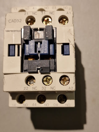 Telemecanique cad32 m7 Schütz 220V 50/60z0