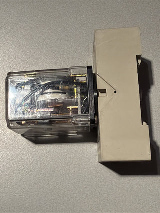 Omron Relaissockel + Relais 24V. DC Typ PF113A-N + MK3P5-S5