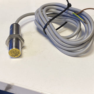 Turck Näherungssensor 43300 proximity sensor BI5-G18-AZ3 20-250VAC 10-300VDC1