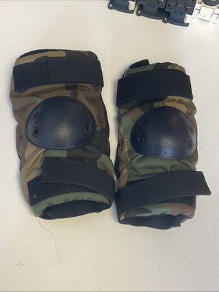BPE-USA Militär Ellbogenschützer Woodland Camo – TOP Zustand]