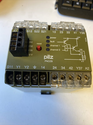Pilz PNOZ 8 Sicherheitsschaltgerät – 24V AC – Id.-Nr. 4747701