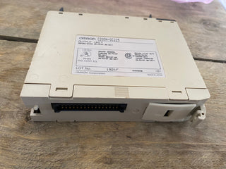 Omron SYSMAC C200H-OC225 Relais-Ausgangsmodul (16 Punkte)0
