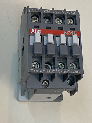 ABB N31E Hilfsschütz / Schützrelais (3 NO / 1 NC) – Gebraucht0