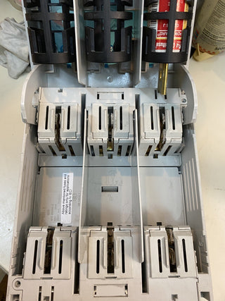 Allen-Bradley 141A-NFJ200C Sicherungssockel 200A Class J 600V 3-polig – Gebrauch2