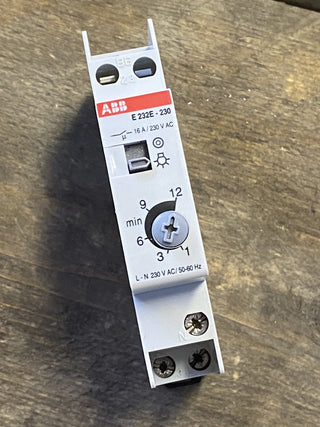 ABB E232E-8/230 Multi 10 pro M Kompakter Treppenlicht-Timer Switch0