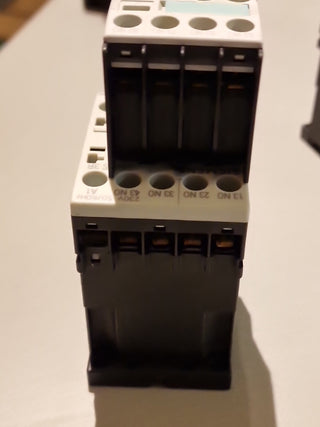 Siemens Hilfsschütz-Kombination: 3RH1140-1AP00 + 3RH1911-1FA402