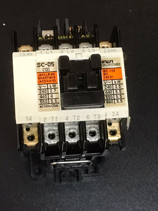 Typ : SC-05  Magnetschütz  Spule 24,48,110,220,380 VAC  Marke : FUJI Electric0