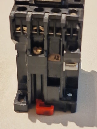1x Telemecanique CA2-DN1319.A65 Hilfsschütz Schütz 220V AC Spule GEBRAUCHT1