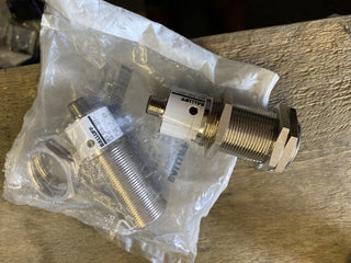 Balluff BES01EE Induktiver Sensor BES 516-327-S4-C M30 PNP NO2