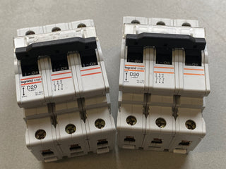 2x Legrand 01851 Leistungsschalter D20 400V 3-polig Motorschutzschalter geb0