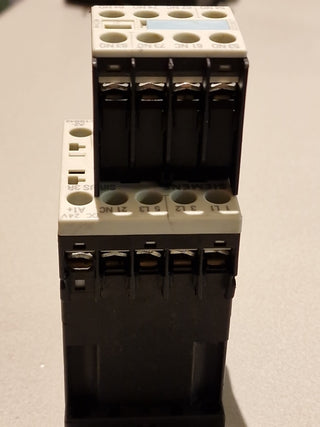 Siemens SIRIUS Leistungsschütz-Set: 3RT1016-1BB42 + Hilfsschalter & Modul1