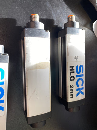 2x SICK HLGS2-050E811 (Sender) – Automatisierungs-Lichtgitter 2mm3