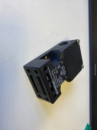 Schmersal AZ 16-02ZVRK-M16 Sicherheitsschalter – Gebraucht3