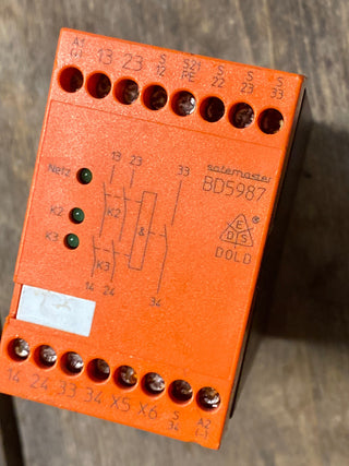 DOLD BD 5987.02 SAFEMASTER Sicherheitsrelais Not-Aus 24V – Geprüft3